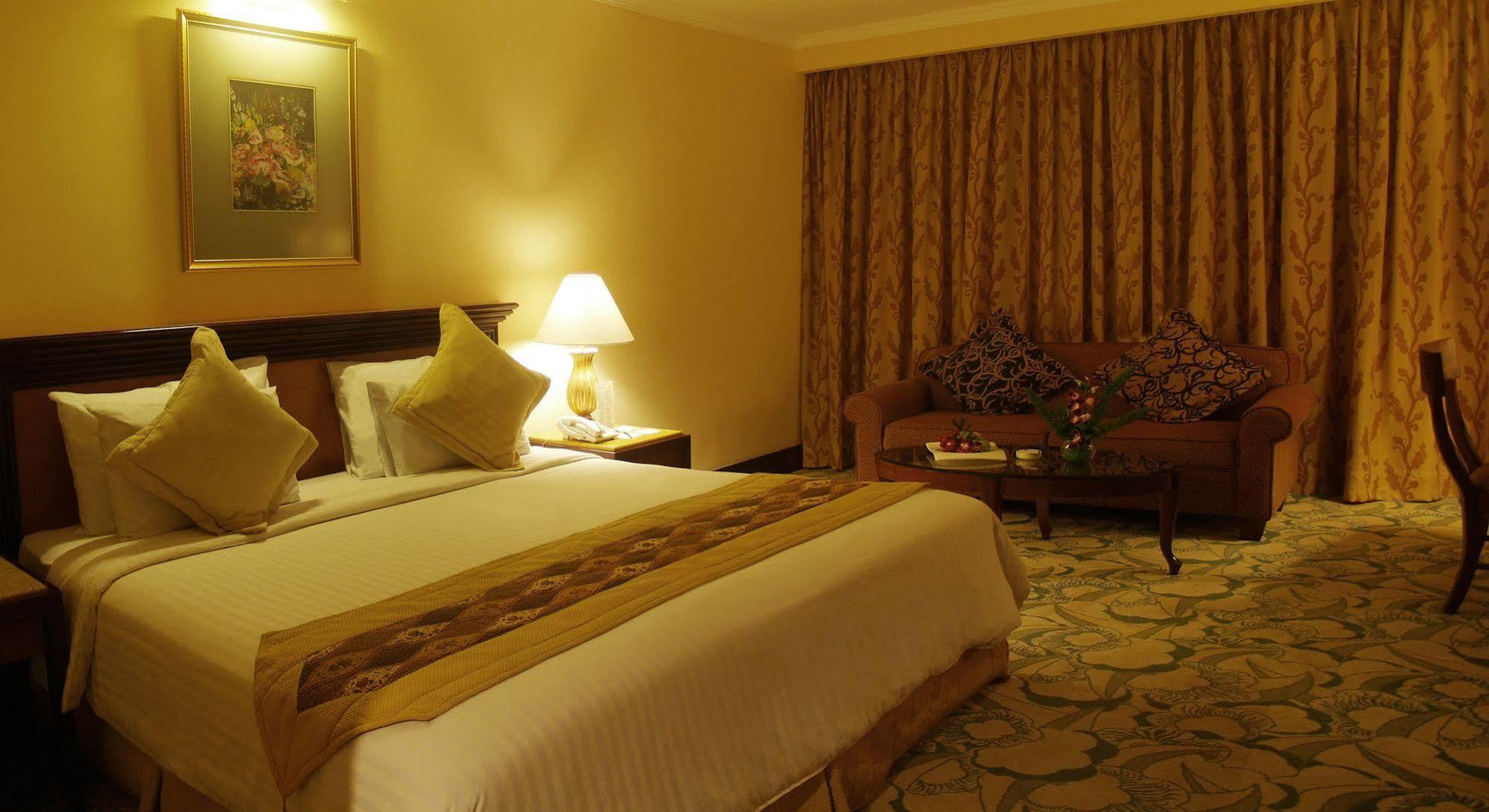 Aston Tropicana Hotel Bandung Exterior foto
