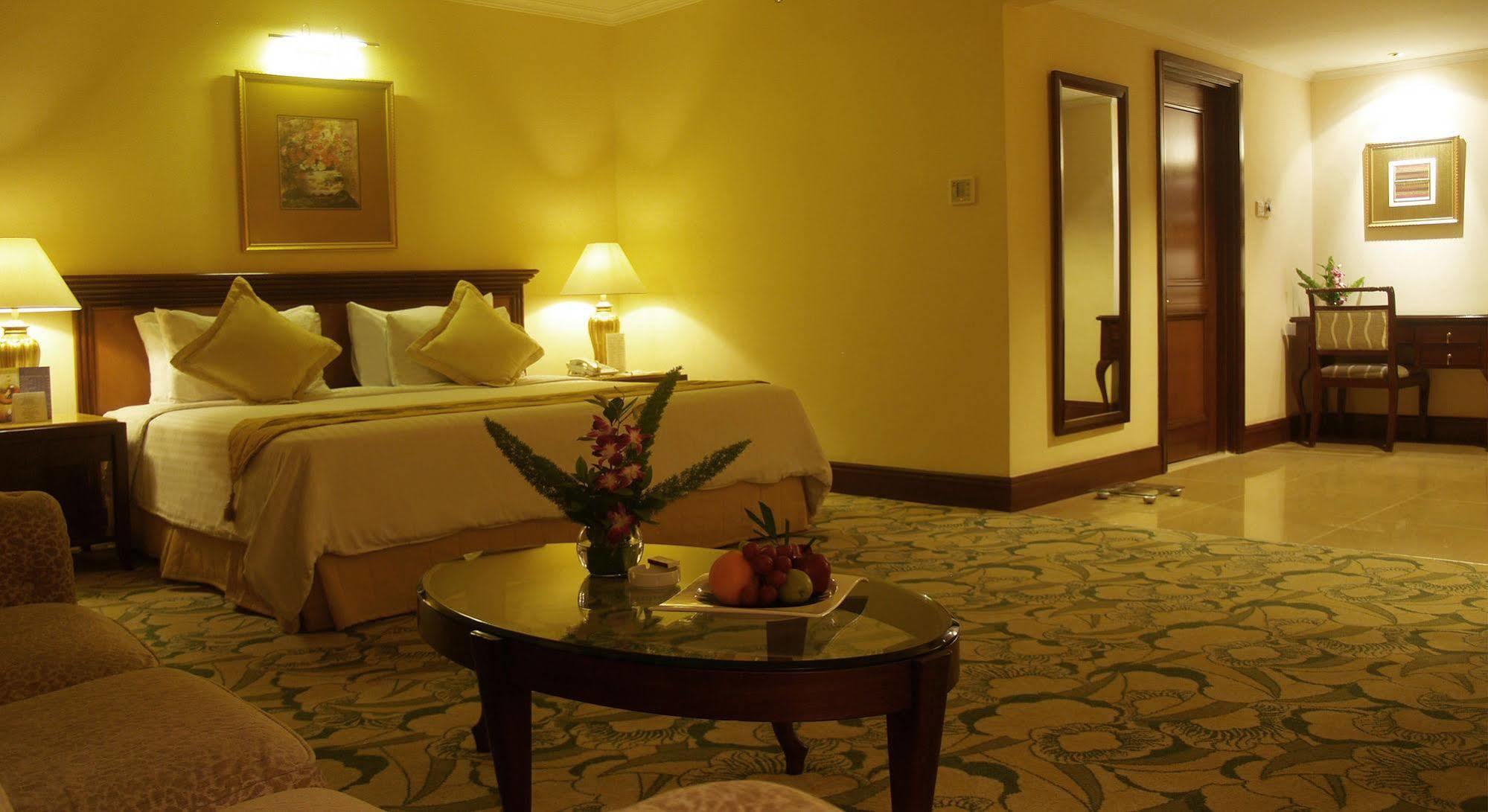 Aston Tropicana Hotel Bandung Exterior foto